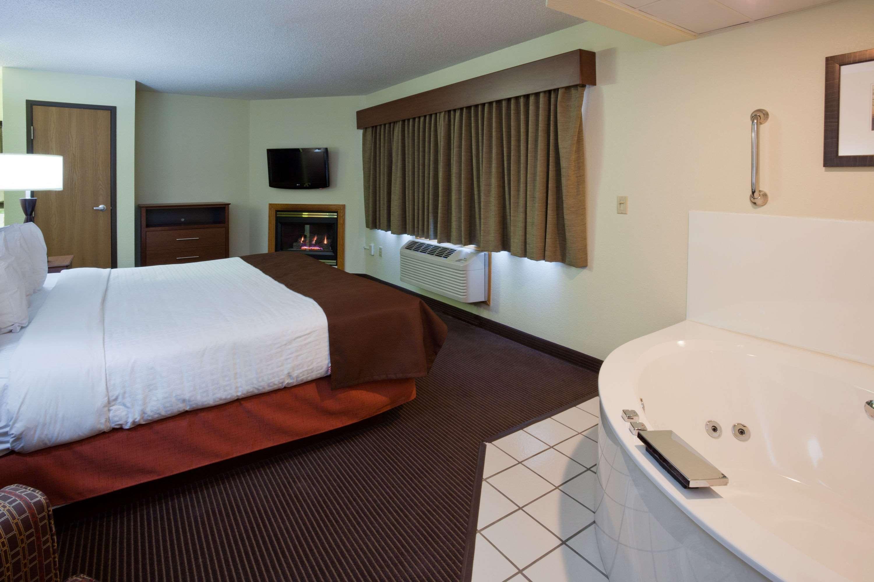Americinn By Wyndham Bismarck Exterior photo