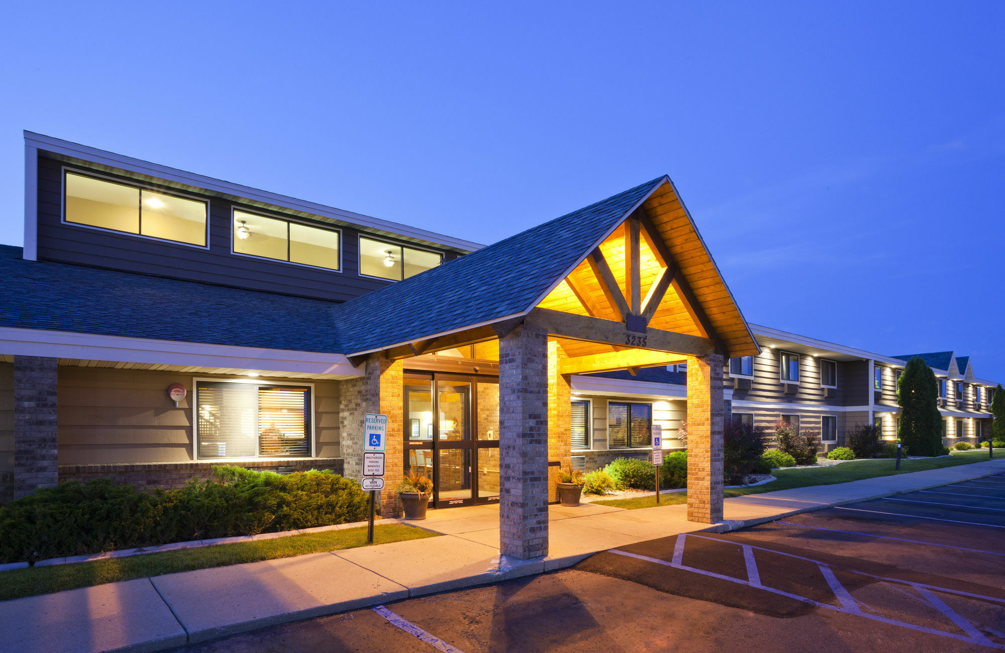 Americinn By Wyndham Bismarck Exterior photo